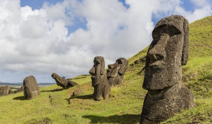 Easter-Island-Statues