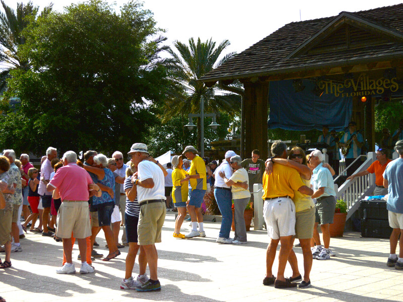 Villages город стариков во флориде