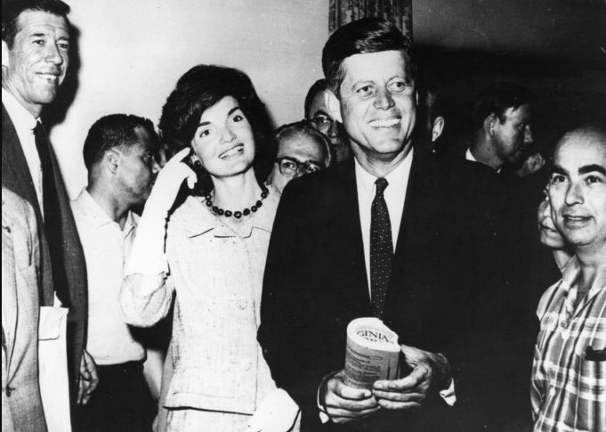 Кеннеди тайно жертвовал свою зарплату на благотворительность